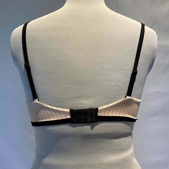 Victoria’s Secret Very Sexy Push-Up Bra, size 36D - Picture 2 of 6